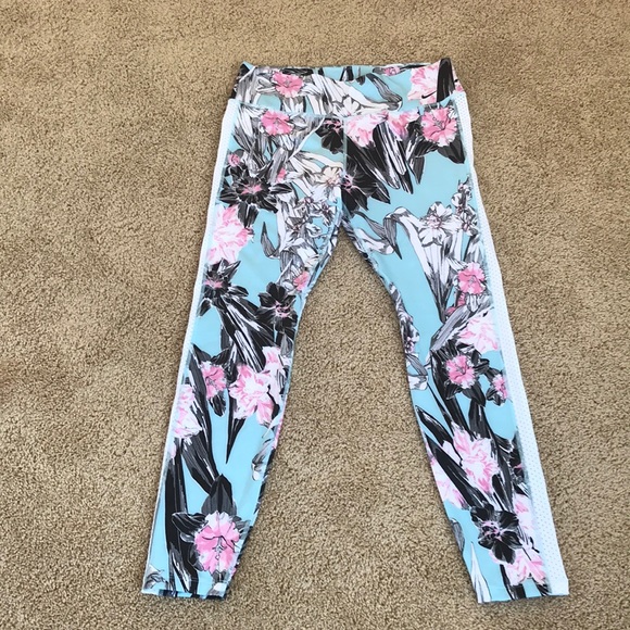 Nike Pants - NWT! Nike full length athletic tights with mesh